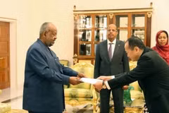 Presidente de Yibuti elogia los logros económicos de Vietnam