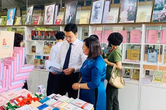 Inauguran galería de libros sobre el Presidente Ho Chi Minh en Hanoi