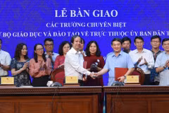 Entregan escuelas a Comité de Asuntos Étnicos de Vietnam