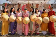 Promocionan cultura vietnamita en Festival de las Naciones en Italia