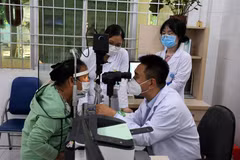 Fundación australiana apoya servicios refractivos en provincia vietnamita