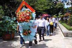 Jóvenes vietnamitas en ultramar rinden homenaje al Presidente Ho Chi Minh