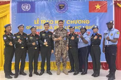 UNMISS otorga Medalla de Mantenimiento de la Paz de la ONU a tres policías vietnamitas