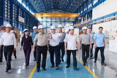 Primer ministro vietnamita inspecciona producción de electricidad en Quang Ninh