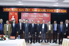 Presidente de Vietnam se reúne con ex dirigentes de la región central