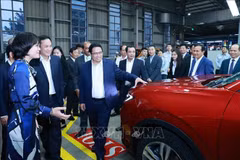 Primer ministro pide a la multinacional Ford ampliar su inversión en Vietnam