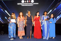 Entregan premios a vietnamitas con contribuciones a la comunidad en el Reino Unido