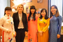 Presentan en Francia belleza del Ao Dai vietnamita