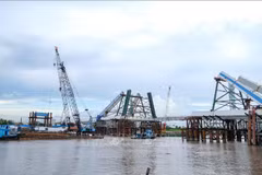 Instalan último segmento del puente Tran Hoang Na sobre río Can Tho