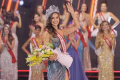  Joven brasileña coronada como Miss Charm 2023 en Ciudad Ho Chi Minh