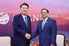 Premier vietnamita se reúne con presidente surcoreano en Yakarta 