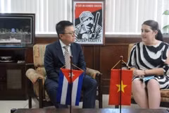Diarios de Partidos vietnamita y cubano fomentan cooperación