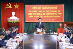 Presidente del Parlamento se reúne con autoridades de Tuyen Quang