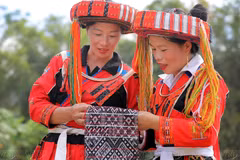 Tejido del brocado, hermoso rasgo cultural de la etnia vietnamita Pa Then