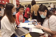 Cerca de 40 mil vietnamitas viajan al año para estudiar en el extranjero