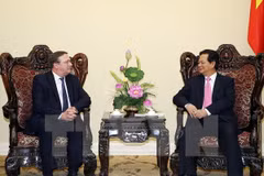 El l primer ministro Nguyen Tan Dung recibe al embajador de Budapest en Hanoi, Csaba Ory (Fuente: VNA)