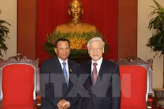 Dirigentes vietnamitas reciben al presidente del Senado cambodiano