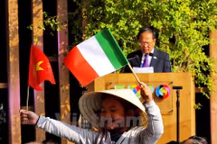 Abundante presencia de sombreros cónicos vietnamitas en Expo Milán