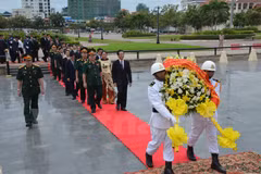 Conmemoran en Cambodia fundación de ejército popular vietnamita