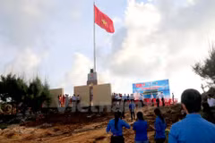  Inaugurada asta de bandera en extreme noreste de Vietnam