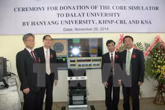 Instituto sudcoreano entrega equipamientos científicos a universidad vietnamita