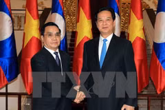 Vietnam y Laos determinados a aumentar cooperación comercial