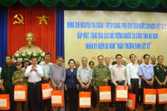 Honran a personas con méritos revolucionarios en Ha Nam