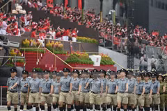 Premier vietnamita asiste a desfile por Día nacional de Singapur