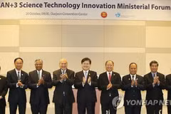Países de ASEAN y socios analizan red de cooperación científica 