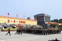 Monumental desfile en Plaza Ba Dinh en ocasión del Día Nacional