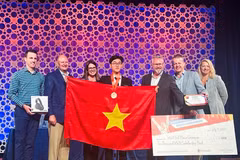 Nguyen Minh Duong, de la Universidad de Ciencia y Tecnología de Hanoi, gana la medalla de bronce en el evento. (Fuente: Vietnamplus)