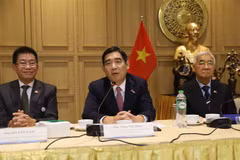 El embajador vietnamita en Tailandia, Pham Viet Hung, interviene en el evento. (Fuente: VNA)