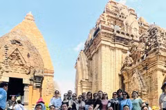 Visitantes en la Torre Ponagar, en la provincia de Khanh Hoa. (Fuente: Vietnamplus)