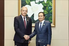 El presidente de la Asamblea Nacional de Vietnam, Tran Thanh Man, con el presidente de la Cámara de Representantes de la Asamblea Nacional de Belarús (Cámara baja), Igor Sergeyenko. (Fuente: VNA)