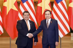 El presidente de la Asamblea Nacional de Vietnam, Tran Thanh Man, y el titular de la Cámara de Representantes de Malasia, Tan Sri Dato' Johari Bin Abdul. (Fuente: VNA)