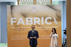 El embajador de Italia en Vietnam, Marco Della Seta, habla en el evento. (Foto: hanoimoi.vn)