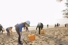Destacan papel de mujeres en reducir residuos plásticos en Vietnam