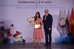  Reconocen en Vietnam a pintora suiza por proyecto caritativo en Día Internacional de Francofonía