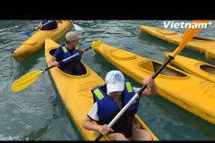 (Video) Exploran en kayak los arrecifes de coral en la bahía de Lan Ha