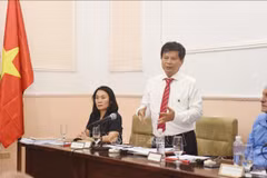 El vicepresidente de la Asociación de Periodistas de Vietnam, Tran Trong Dung, habla en el evento. (Fuente:VNA)