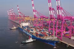 Buque portacontenedores en el puerto internacional de Incheon de Corea del Sur. (Fuente: The Korea Herald)