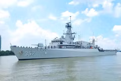 La corbeta KRI Bung Tomo-357 de la Armada de Indonesia llega al puerto de Nha Rong en Ciudad Ho Chi Minh. (Fuente:sggp.org.vn)