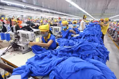 Una línea de producción en la compañía Hana Kovi Inc en la provincia de Bac Giang, con la inversión sudcoreana. (Fuente: VNA)