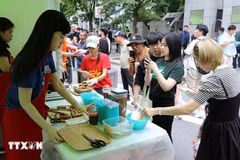 Un festival cultural en la ciudad de Uijeongbu de la provincia surcoreana de Gyeonggi se celebró para conmemorar el décimo aniversario de la Asociación de Mujeres de Vietnam (Fuente: VNA) 