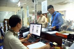 Realizan procedimientos para establecer nueva empresa en la Oficina de Registro de Empresas en Hanoi (Fuente: VNA)