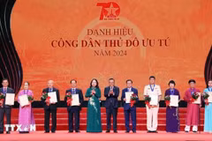 Premier de Vietnam asiste a acto para honrar a ciudadanos destacados