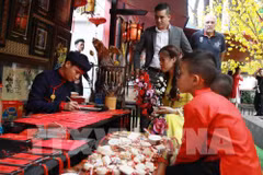 Calle de Caligrafía de Ciudad Ho Chi Minh atrae atención del público