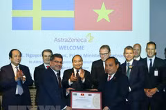 Visita Premier de Vietnam planta de grupo farmacéutico líder de Suecia 