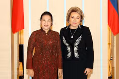 Debaten medidas para fortalecer los lazos parlamentarios entre Vietnam y Rusia