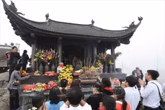 Visitan pagoda en primeros días del Año Nuevo